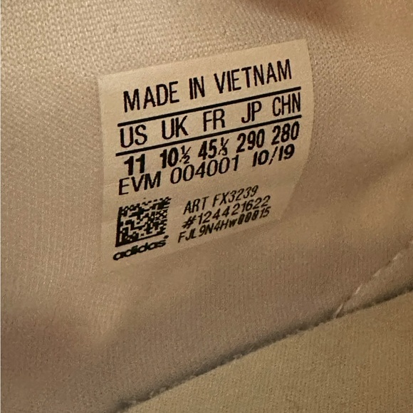 Adidas Nite Jogger
Beyonce Ivy Park Ecru Tint - Picture 5 of 6